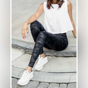 SPANX Women’s Faux Leather Camo Shimmer Cropped Leggings Black Grey Size Medium